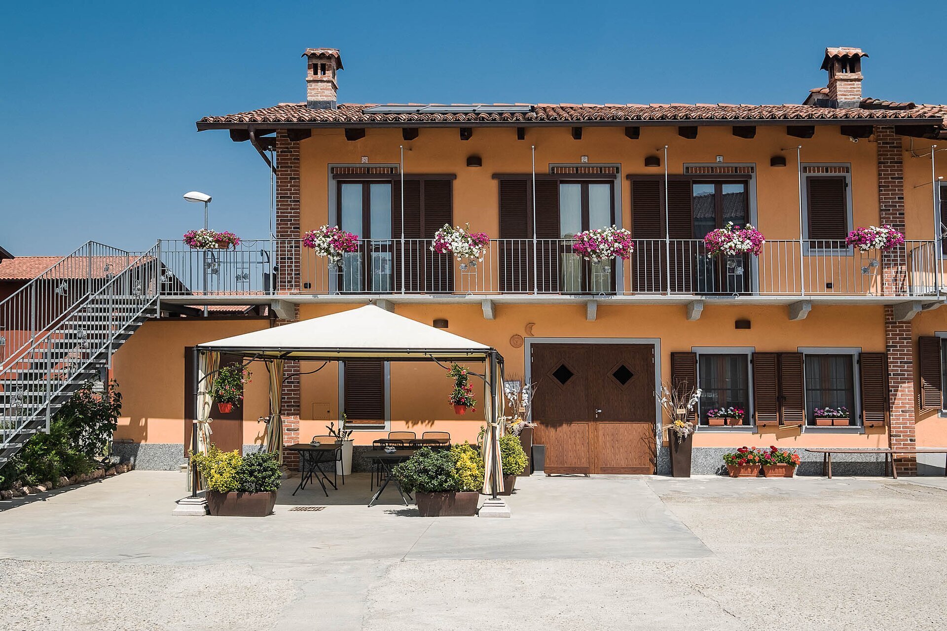 01 Visitlmr Immagini La Tua Vacanza Dove Dormire Dove Dormire Elenco Strutture Langhe Roero Castagnito Agr Costa Catterina 6595 Image Thumb 6595 Thumb1920 Castagnito Agr Costa Catterina 2 92ed3d5c