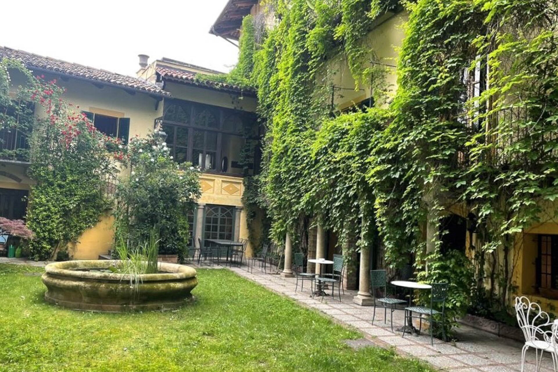 01 Visitlmr Immagini La Tua Vacanza Dove Dormire Dove Dormire Elenco Strutture Langhe Roero Corneliano D Alba Aff Palazzo Sismonda 1601 6645 Image Thumb 6645 Thumb1920 Corneliano D Alba Aff Palazzo Sismonda 1601 1 D861d664