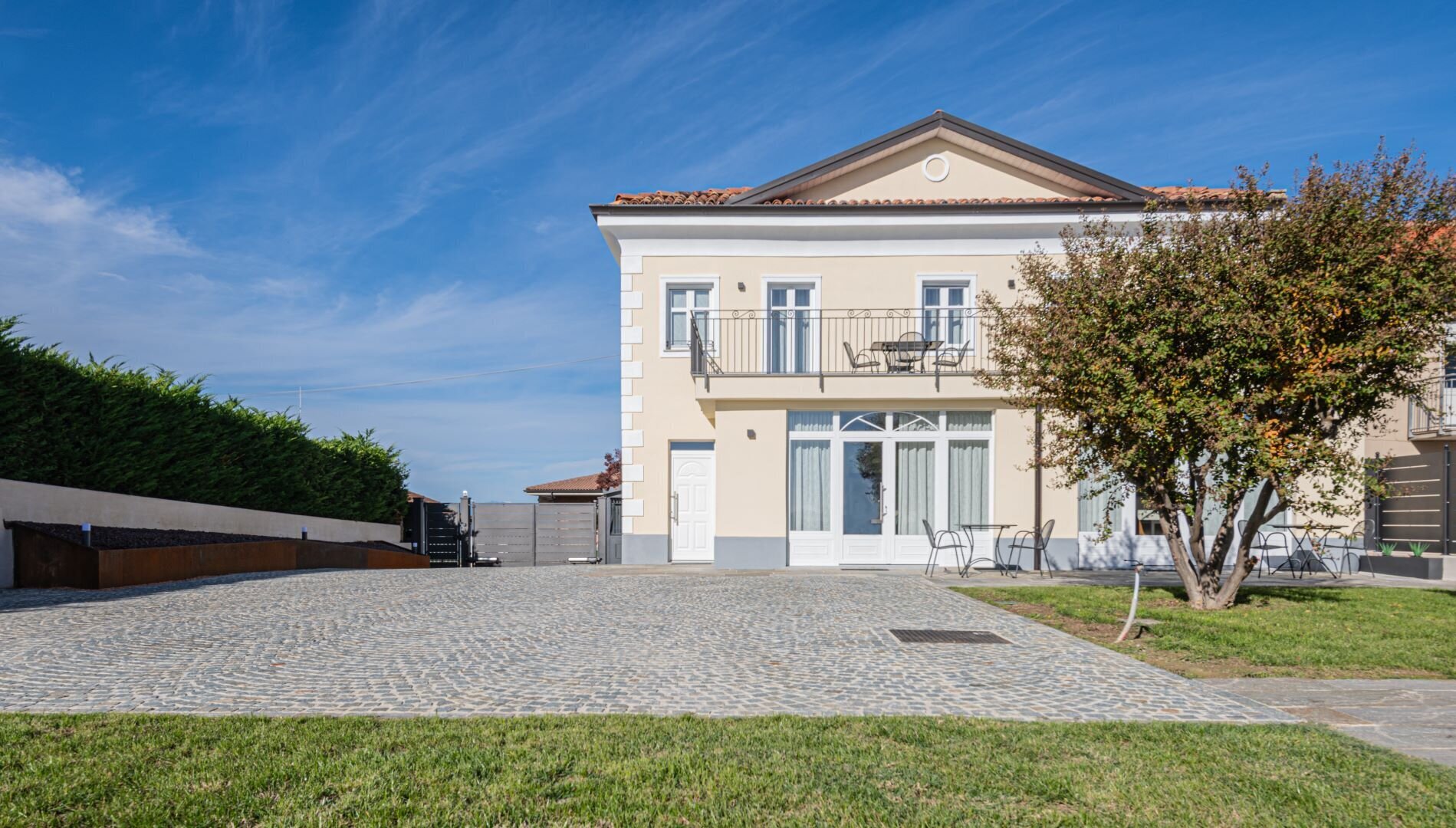 VILLA LUCREZIA