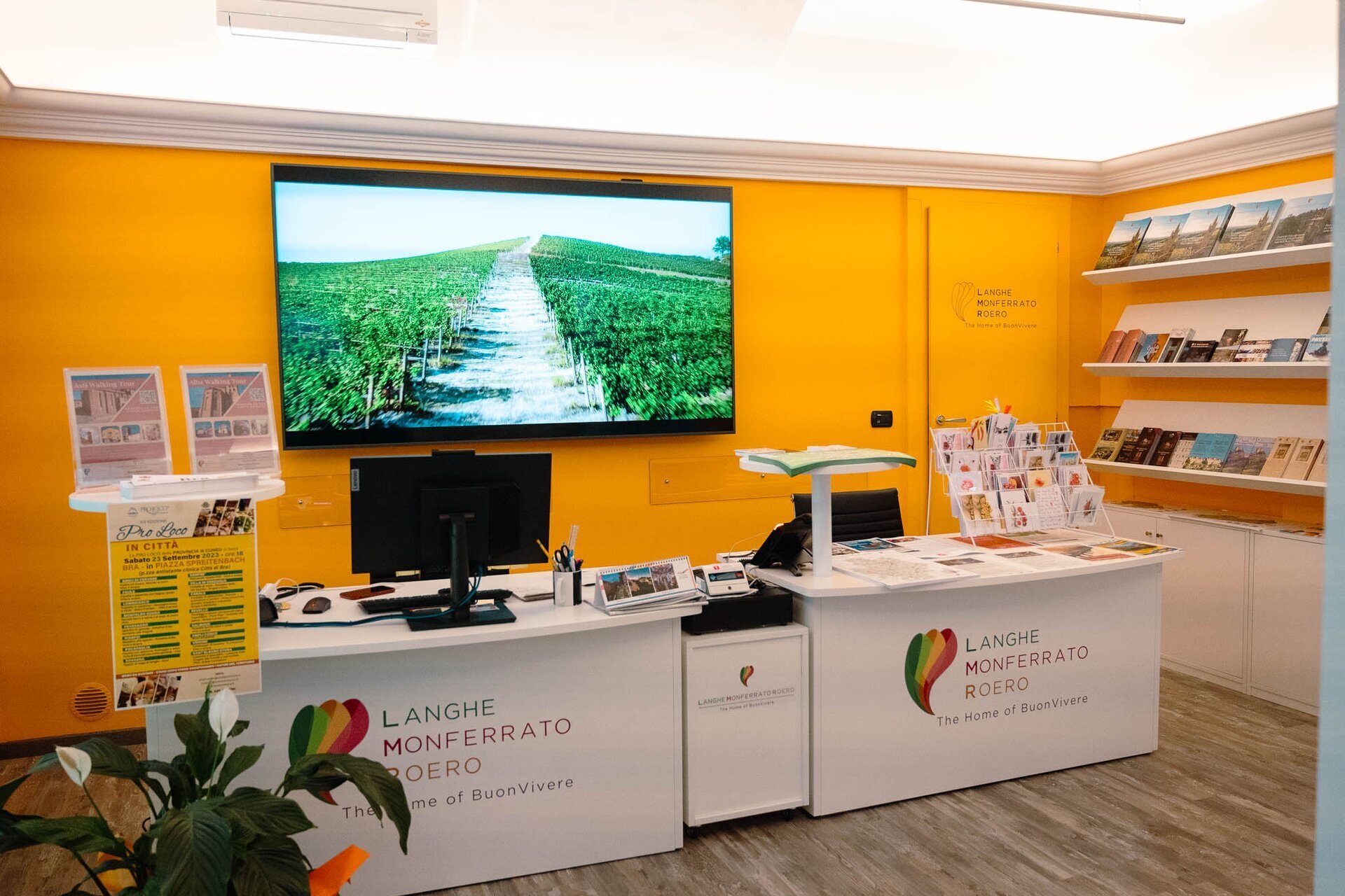 01 Visitlmr Immagini La Tua Vacanza Infopoints Bra 4978 Image Thumb 4978 Thumb1920 Foto Uffici Web 05 372f3c06